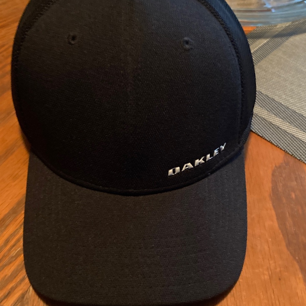 Oakley Black Cap with Silver Logo